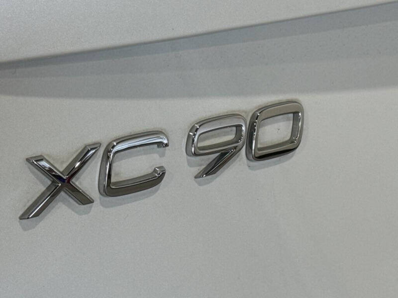 2022 Volvo XC90 T5 Momentum