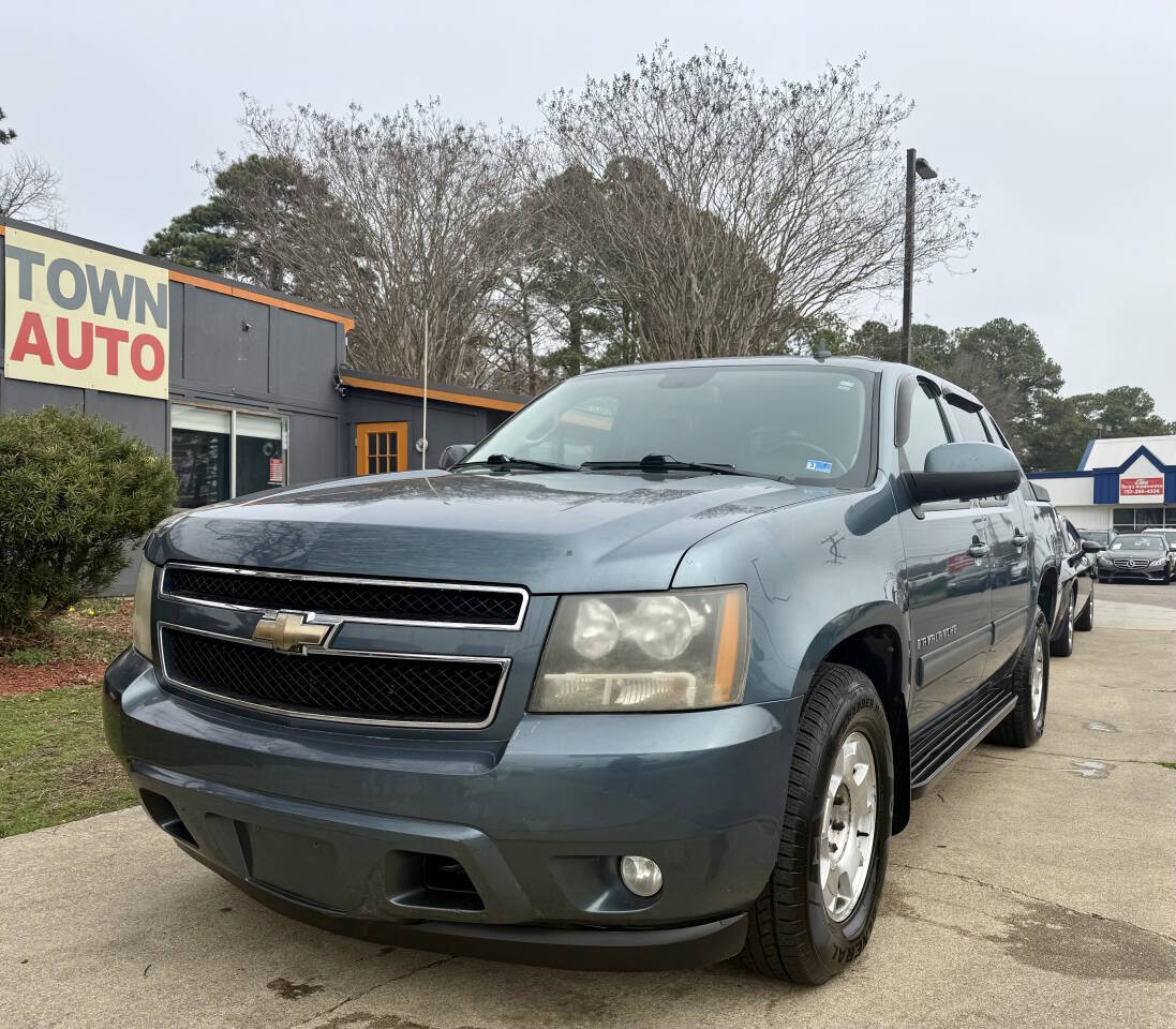 Blue 2009 Chevrolet Avalanche LT 4x4 LT 4dr Crew Cab Pickup 1