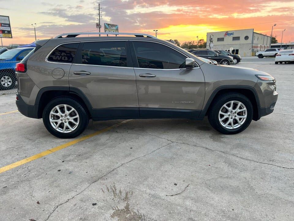 2016 Jeep Cherokee for sale at SUR Colombiano LLC in Kissimmee, FL