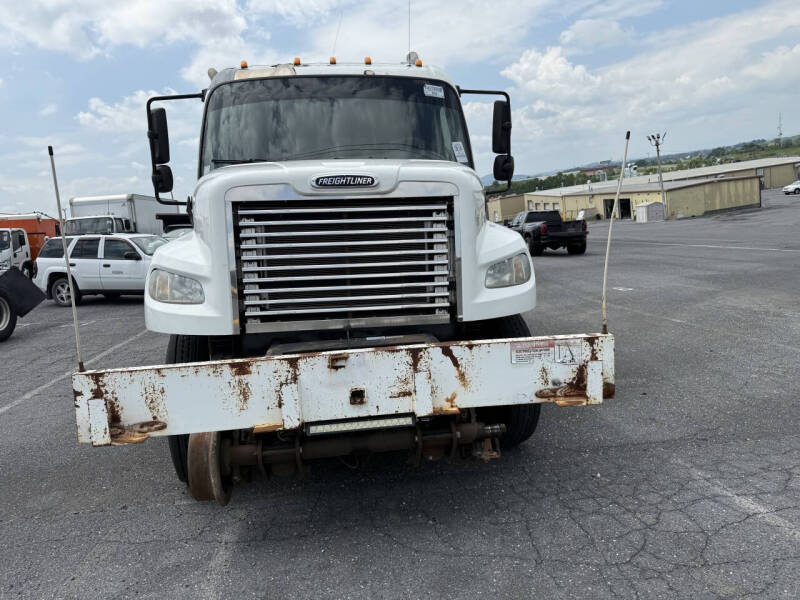 2011 Freightliner M2 106