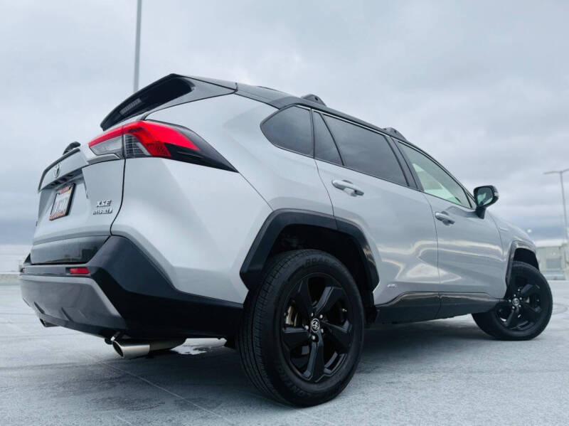 2019 Toyota RAV4 XSE photo 12