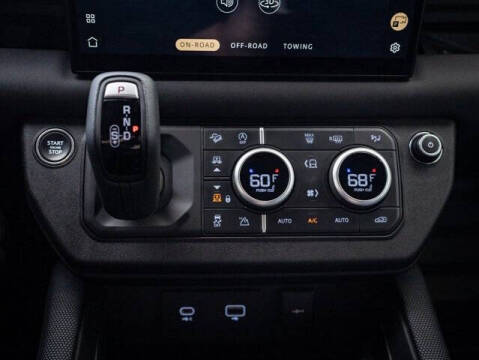 2024 Land Rover Defender 130 P400 Outbound