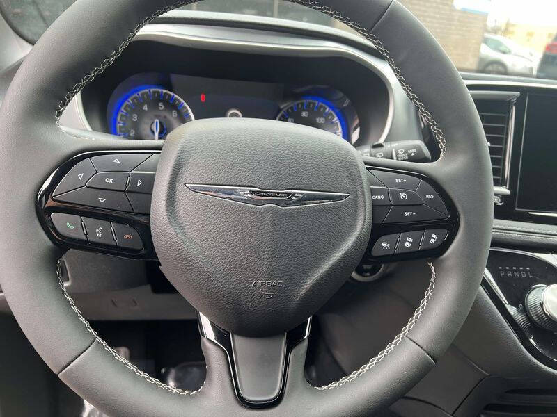 2024 Chrysler Pacifica Touring