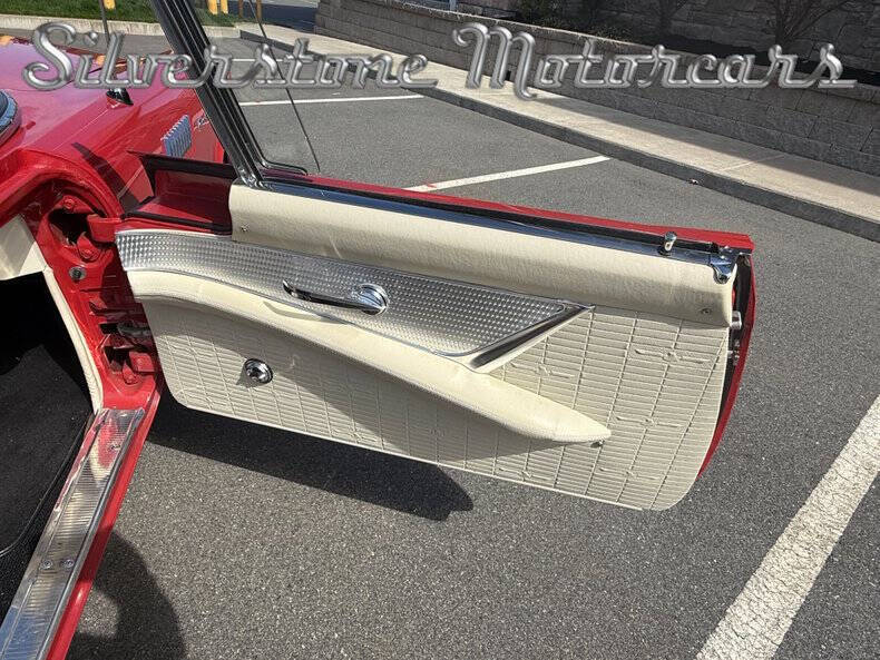 1957 Ford Thunderbird