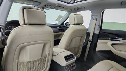 2022 Audi e-tron quattro Premium