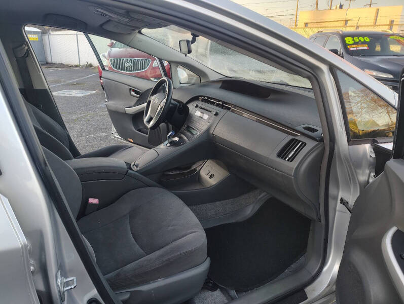 2010 Toyota Prius III