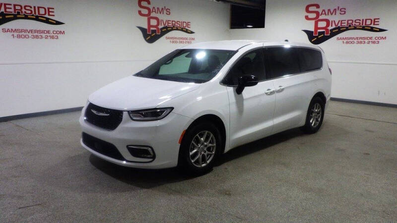2025 Chrysler Pacifica Select