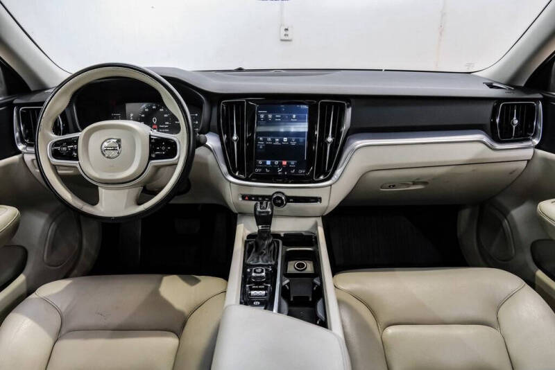 2019 Volvo S60 T5 Momentum