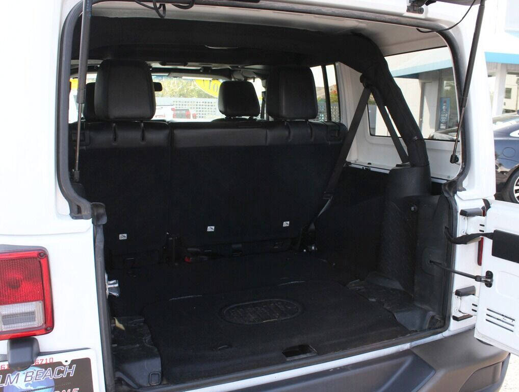 2017 Jeep Wrangler Unlimited  - $29,995
