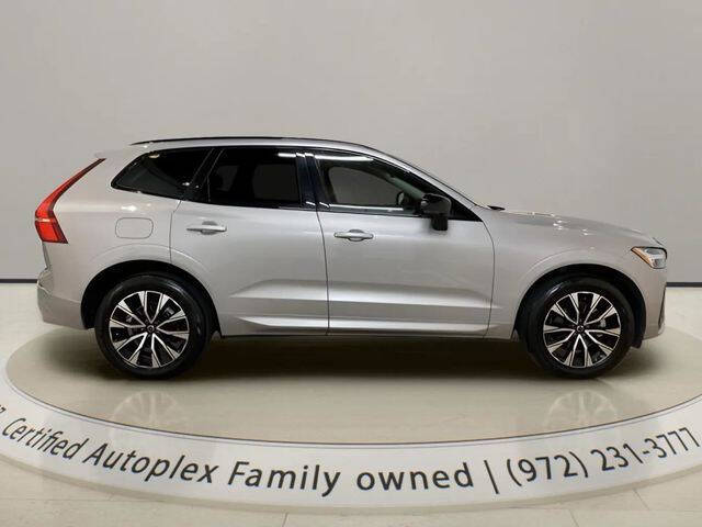 2025 Volvo XC60 B5 Core Dark Theme