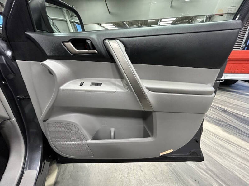 2011 Toyota Highlander SE