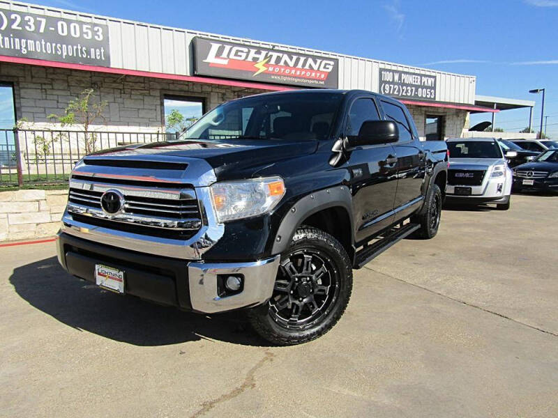 2017 Toyota Tundra SR5's photo