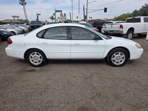 2006 Ford Taurus SE