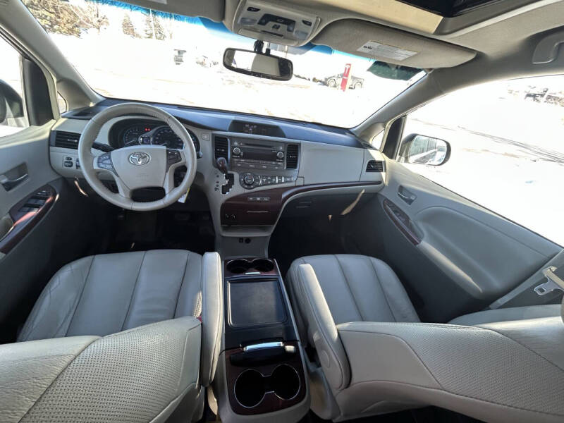 2014 Toyota Sienna XLE 7-Passenger