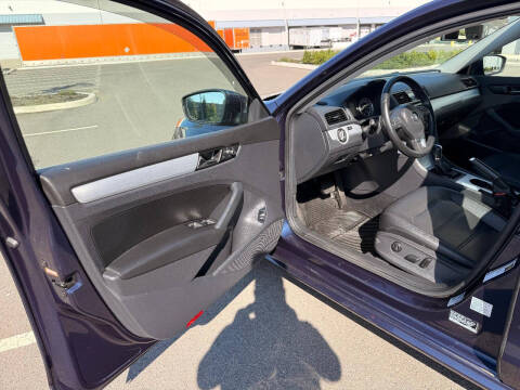 2013 Volkswagen Passat SE PZEV