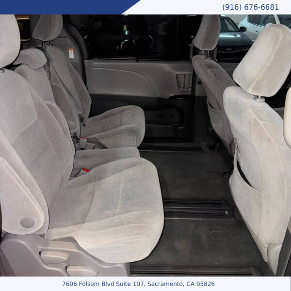 2017 Toyota Sienna LE 8-Passenger