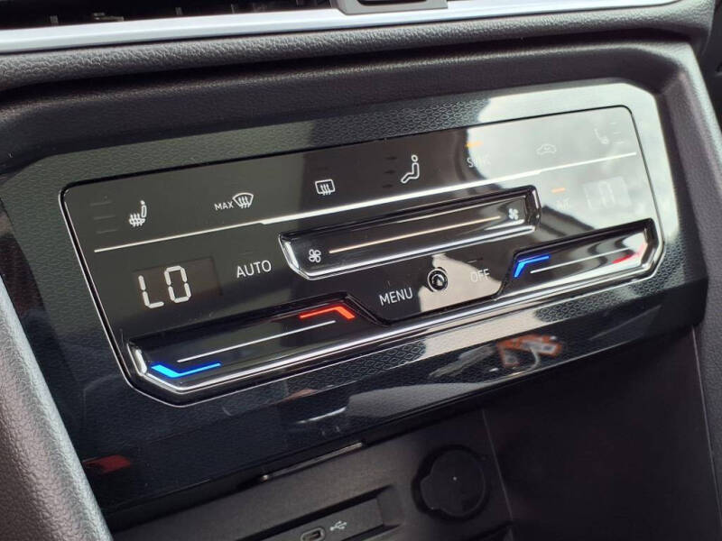 2025 Volkswagen Taos SE