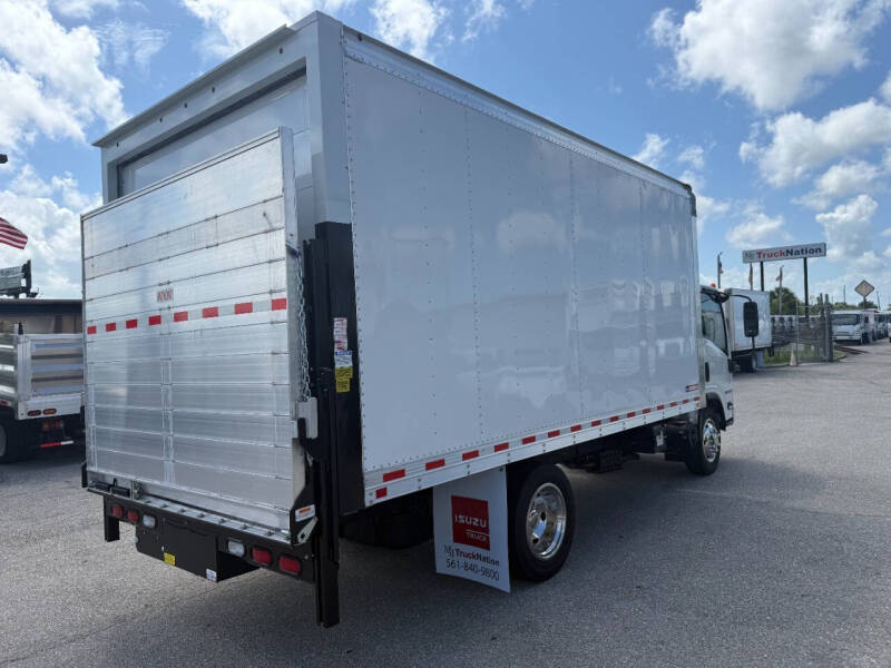 2025 Isuzu NPR-HD