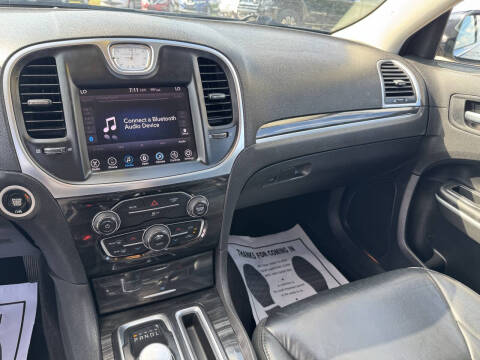 2017 Chrysler 300 Limited