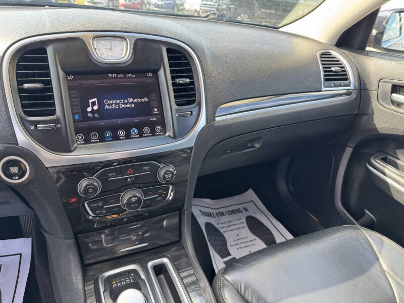 2017 Chrysler 300 Limited