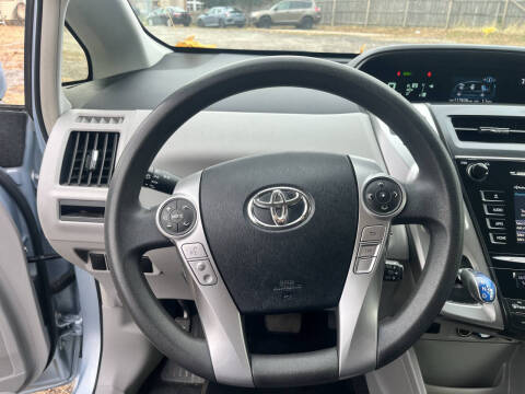 2015 Toyota Prius v Four