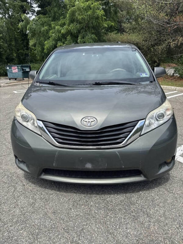 2011 Toyota Sienna LE 7-Passenger
