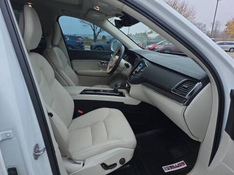 2020 Volvo XC90 T5 Momentum