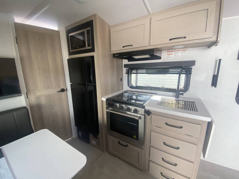 2025 Flagstaff E-PRO 19FD