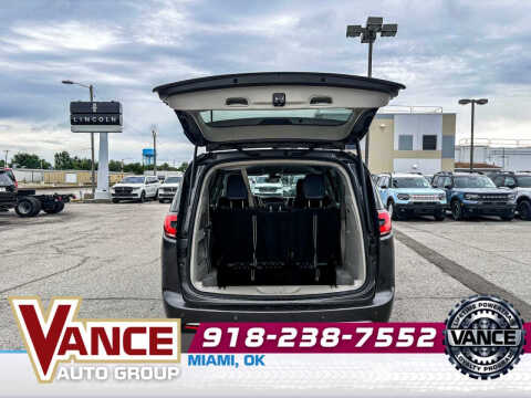 2023 Chrysler Pacifica Touring L