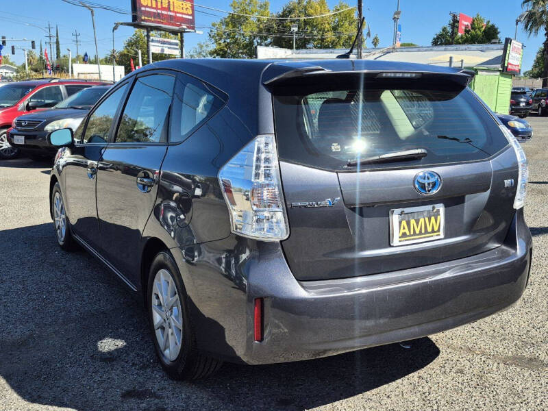 2013 Toyota Prius v Three
