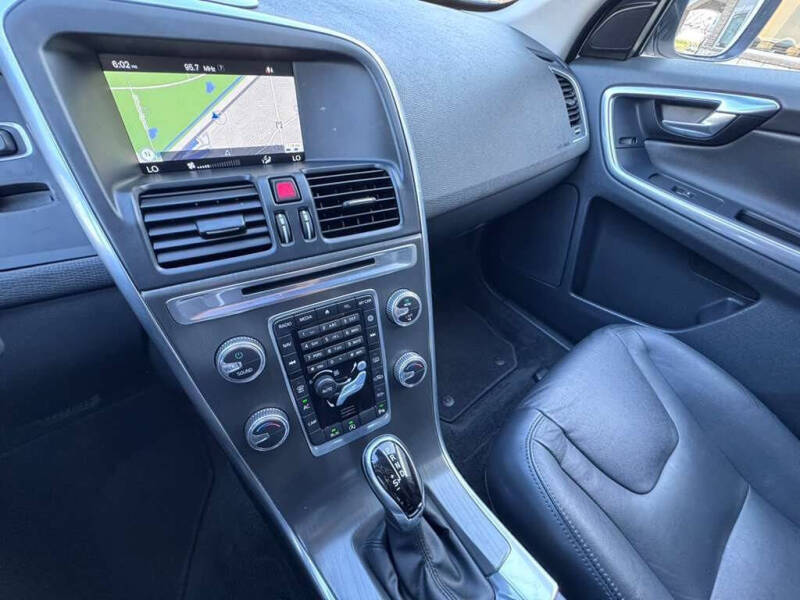 2015 Volvo XC60 T5 Drive-E Premier