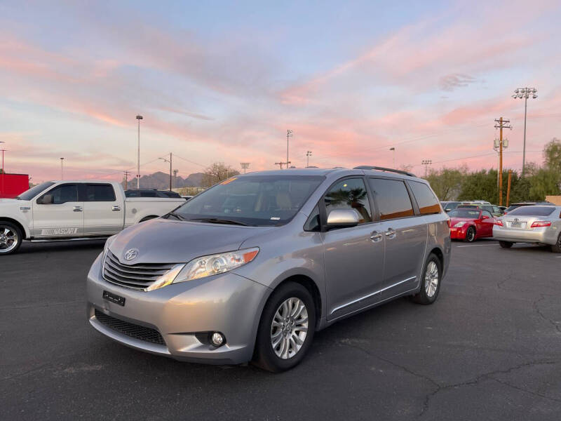 2017 Toyota Sienna XLE 8-Passenger