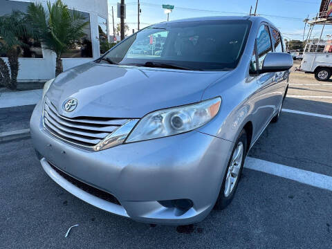 2015 Toyota Sienna LE 8-Passenger