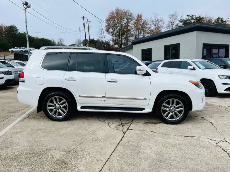 2013 Lexus LX 570 photo 5