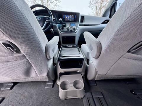 2015 Toyota Sienna LE 8-Passenger