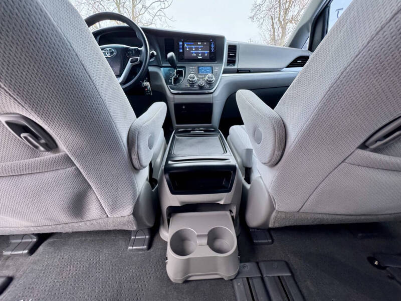 2015 Toyota Sienna LE 8-Passenger