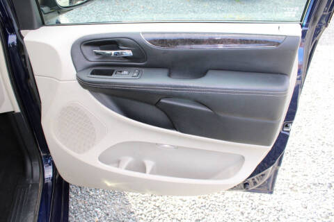 2016 Chrysler Town and Country Touring