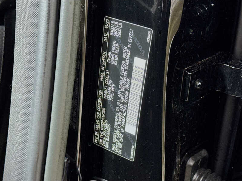 2023 Volvo XC60 B5 Plus Bright Theme