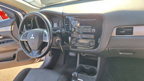 2015 Mitsubishi Outlander ES