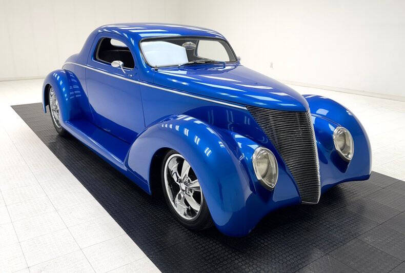 1937 Ford Deluxe