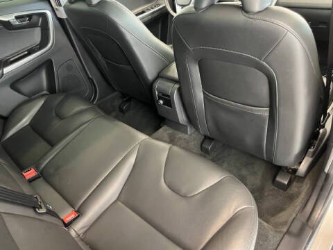 2016 Volvo XC60 T6 Drive-E