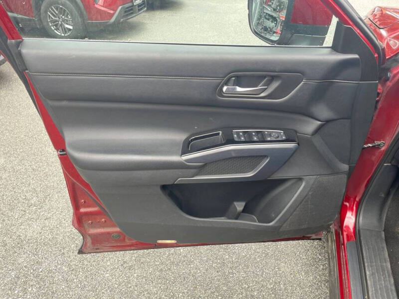 2022 Nissan Pathfinder SL