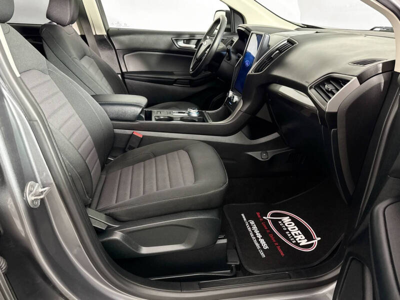 2022 Ford Edge SE