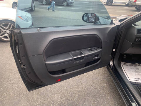 2013 Dodge Challenger SXT Plus