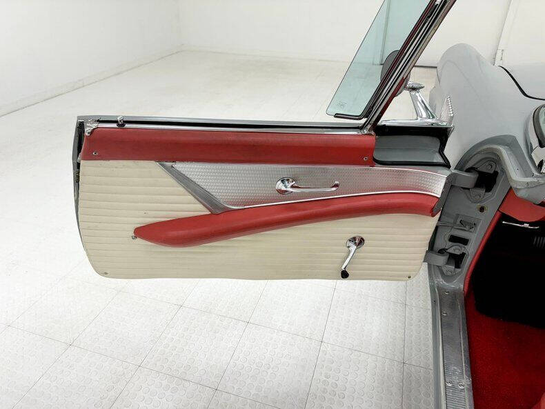 1956 Ford Thunderbird