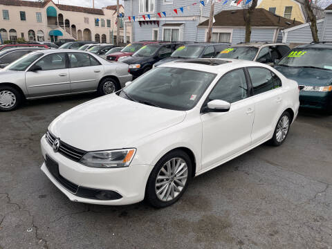 2011 Volkswagen Jetta for sale at American Dream Motors in Everett WA