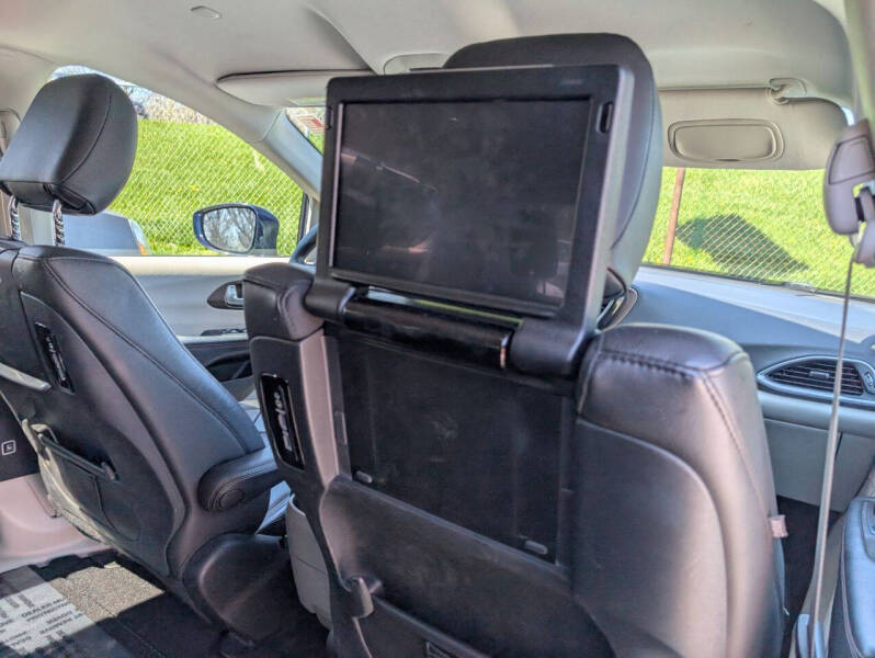 2017 Chrysler Pacifica Touring-L Plus