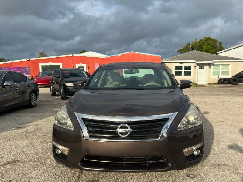 2014 Nissan Altima for sale at ONYX AUTOMOTIVE, LLC in Largo FL