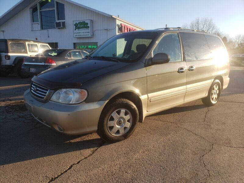 2003 Kia Sedona for sale at D-OLEO AUTO SALES in Wilmington IL