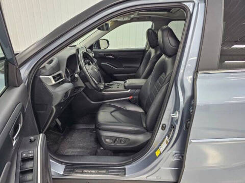 2023 Toyota Highlander Hybrid XLE